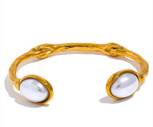 Charger l&#39;image dans la galerie, Aza Gold Freshwater Pearl Geometric Cuff  Bracelet - Nature Inspired Elegant Jewelry