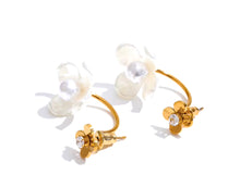 Charger l&#39;image dans la galerie, Edean 2in1 Pearl Resin Flower Golden Stud Earrings