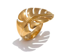 Load image into Gallery viewer, Ring Edwn – 18K Gold-Plated Stainless Steel Open Leaf Ring