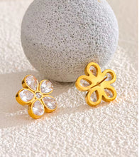 Charger l&#39;image dans la galerie, Monis Cubic Zirconia Flower Golden Stud Earrings: