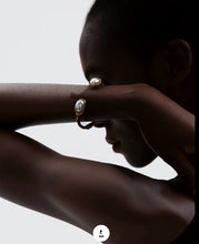 Charger l&#39;image dans la galerie, Aza Gold Freshwater Pearl Geometric Cuff  Bracelet - Nature Inspired Elegant Jewelry