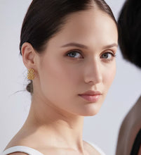 Charger l&#39;image dans la galerie, Dia 14K Gold Mini Hoop Earrings - Delicate Everyday Jewelry