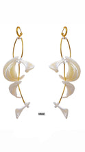 Charger l&#39;image dans la galerie, Sorro Shell Irregular Drop Dangle Big Earrings 14K Gold