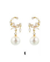 Load image into Gallery viewer, Lola Mini Pearl Gold Statement Earrings