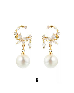 Lola Mini Pearl Gold Statement Earrings