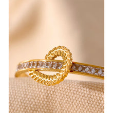 Charger l&#39;image dans la galerie, Hera 18K Gold Leaf Shaped Geometric Bracelet Bangle